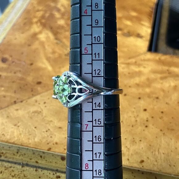 Natural Peridot White Diamond Sterling Silver Ring Size 6 - Picture 8 of 9
